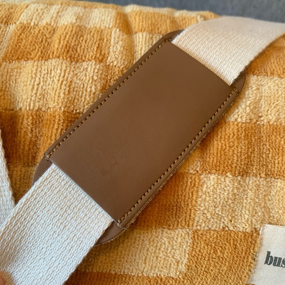 Business & Pleasure Co Luxury Holiday Beach Blanket Checkered Caramel 68"x68" - Picture 6 of 6